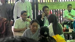 Viral Menkeu Purbaya Santai Makan Siang di Tenda Biru Seperti Karyawan Biasa