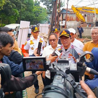 Jalan Ambles di Lenteng Agung Ditangani, Arah Depok Ditutup Sementara hingga Selasa Pagi