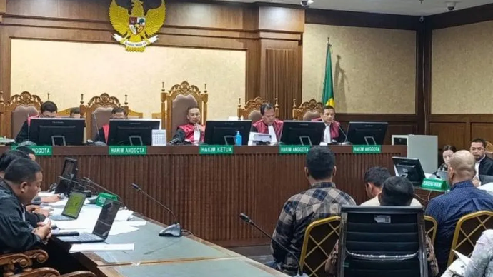 Hakim Ketua Eko Aryanto (tengah) memimpin salah satu persidangan kasus dugaan korupsi timah di Pengadilan Tipikor Jakarta pada Pengadilan Negeri Jakarta Pusat, Senin (7/10/2024). 