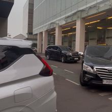 Penyidik Kejagung Tinggalkan Kantor BGN Usai Penggeledahan