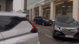 Penyidik Kejagung Tinggalkan Kantor BGN Usai Penggeledahan
