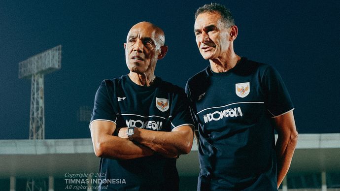  Simon Tahamata (Kiri) dan Gerald Vanenburg (Kanan)