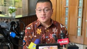 Anggota DPRD DKI Jakarta sekaligus kader PDI Perjuangan, Hardiyanto Kenneth, menyampaikan kekecewaannya terhadap tuntutan tujuh tahun penjara yang diajukan Jaksa Penuntut Umum kepada Sekretaris Jenderal PDIP, Hasto Kristiyanto.