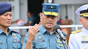 Kapal Perang Republik Indonesia KRI Prabu Siliwangi-321 telah tiba di Tanah Air pada Senin setelah menempuh pelayaran dari Italia. Kapal perang terbaru milik TNI Angkatan Laut tersebut kini bersandar di Dermaga Panjang, Lampung, untuk melakukan pengi