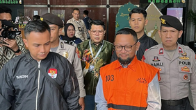 Komisi Pemberantasan Korupsi (KPK) kembali melakukan penahanan terhadap tersangka kasus dugaan korupsi kuota haji. Kali ini, mantan Staf Khusus Menteri Agama Ishfah Abidal Aziz atau Gus Alex menyusul mantan Menteri Agama Yaqut Cholil Qoumas.