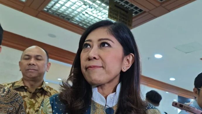 Menteri Komunikasi dan Digital Meutya Hafid saat ditemui usai menjalani rapat tertutup bersama Komisi I DPR RI di Kompleks Parlemen, Jakarta pada Senin, 15 September 2025.