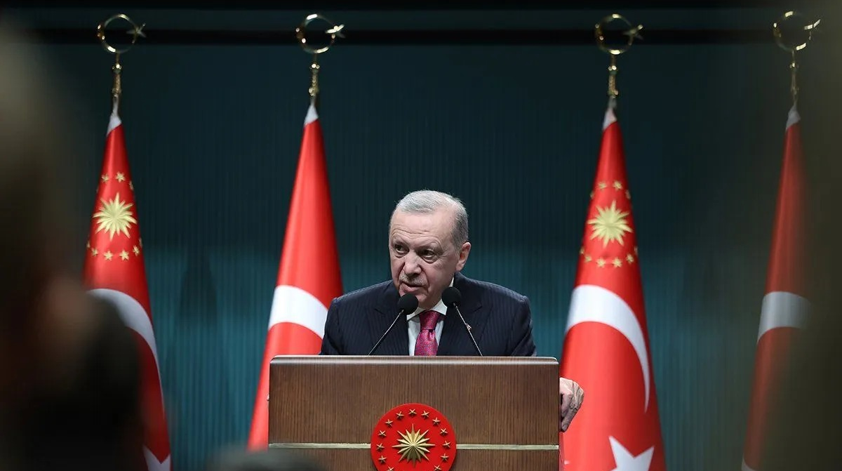 Arsip - Presiden Turki Recep Tayyip Erdogan saat memberikan pernyataan dalam konferensi pers usai pertemuan kabinet di Ankara, Turki, Senin (9/3/2026). (ANTARA/Xinhua/HO-Mustafa Kaya/aa) <b>(Antara)</b>