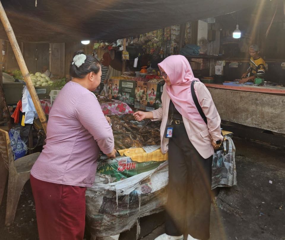 Selain mendampingi perkembangan bisnis, Mantri BRI rutin memberikan edukasi terkait keamanan transaksi keuangan serta perlindungan data pribadi di ranah digital.