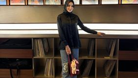 Nama Hana Hanifah kembali menjadi perbincangan publik. Kali ini, artis FTV yang memiliki darah Arab tersebut terlibat sebagai saksi dalam kasus dugaan korupsi.