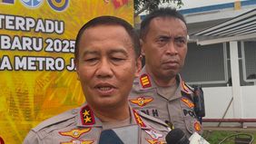 Kepala Korps Lalu Lintas (Kakorlantas) Polri Irjen Pol Aan Suhanan membeberkan kronologi kecelakan bus yang hantam truk di Tol Lawang arah Malang pada Senin sore, 23 Desember 2024, sekitar pukul 16.40 WIB.