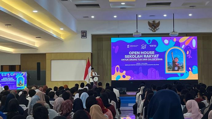 Pramono Anung saat di Sekolah Rakyat Menengah Atas 10 Jakarta Selatan, Jumat (3/7/2026).