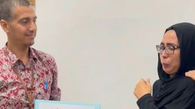 BSI Maslahat, lembaga pengelola dana ZISWAF melakukan kunjungan ke kediaman Meiliana, ibunda dari almarhum Argo Ericko Achfandi, salah satu penerima manfaat BSI Scholarship. 