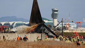 Kecelakan pesawat kembali terjadi, kini milik maskapai Jeju Air yang jatuh di Bandara Internasional Muan, Korea Selatan pada Minggu pagi kemarin, 29 Desember 2024, sekitar pukul 09.00 waktu setempat.