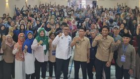 DPR RI bersama mitra kerja Badan Gizi Nasional (BGN) terus mengalakan program Makan Bergizi Gratis (MBG) seperti yang saat ini dilakukan kepada ratusan warga Kebayoran Lama. 