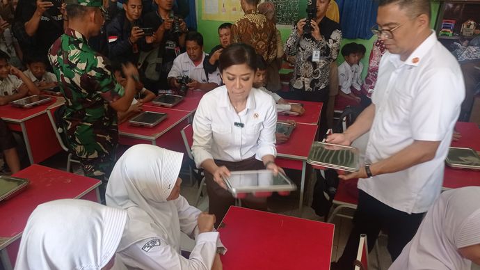 Meutya Hafid Tinjau Makan Bergizi Gratis di Depok <b>(Zaki Islami)</b>