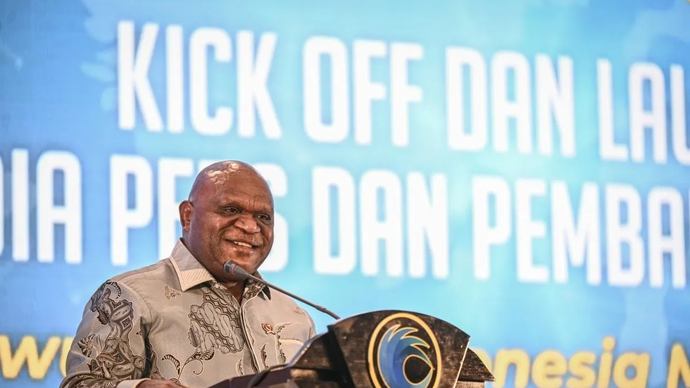 Arsip - Menteri Hak Asasi Manusia (HAM) Natalius Pigai memberikan paparan saat peluncuran program media pers dan pembangunan peradaban HAM di Jakarta, Rabu (11/3/2026). Kementerian HAM menginisiasi program tersebut untuk mendorong pemahaman HAM melalui peran strategis media sebagai bentuk kolaborasi dengan ekosistem pers. ANTARA FOTO/Fauzan/hma/tom. (ANTARA FOTO/FAUZAN)