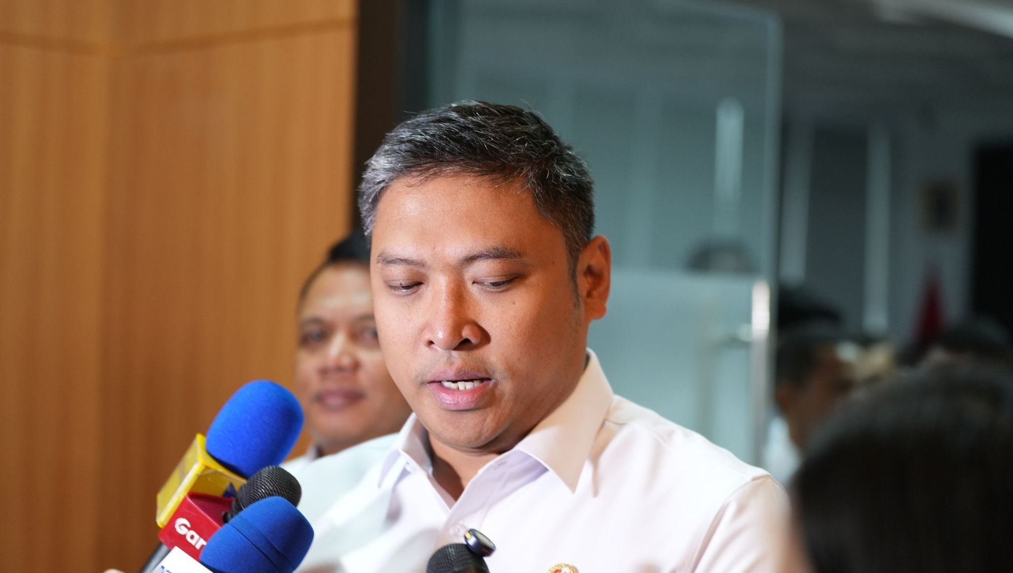 Kepala Badan Gizi Nasional (BGN) Sudaryono menyampaikan keterangan pers di Jakarta, Selasa (4/8/2026). BGN menegaskan kebijakan zero tolerance terhadap kasus keracunan dalam Program Makan Bergizi Gratis (MBG) dan telah mencopot 137 kepala SPPG. <b>(bakom)</b>
