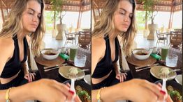 Viral Maarten Paes Ajarkan Kekasihnya, Luna Bjil Makan Bubur Ayam saat Liburan di Bali