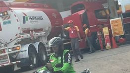 Viral Truk Tangki Pertamina Bawa BBM buat Shell, Ini Faktanya