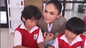 Artis senior sekaligus penyanyi, Yuni Shara diketahui memiliki bisnis sekolah Paud di Kota Batu, Malang dan menjabat sebagai Ketua Yayasan Cahaya Permata Abadi.