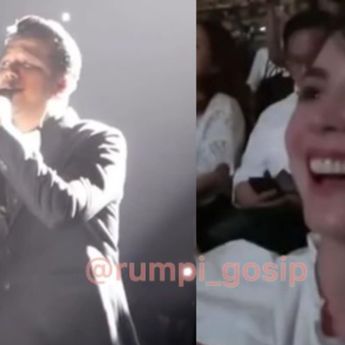 Momen Emil Dardak Nyanyi Lagu 'Soulmate' di Depan Arumi Bachsin saat Konser Kahitna