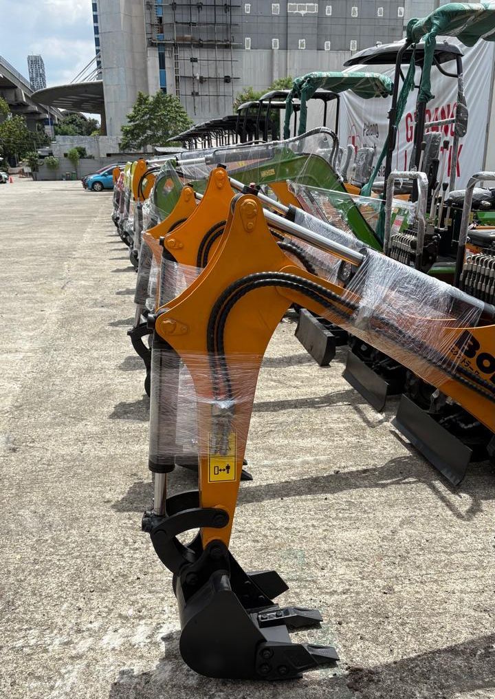 PMI Kirim Puluhan Ribu Cangkul dan Sekop  Serta Puluhan Excavator, Selasa, 30 Desember 2025. <b>(PMI)</b>