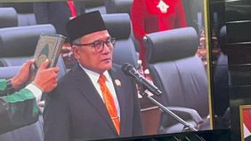 Suhud Alynudin resmi menjabat sebagai Ketua DPRD DKI Jakarta untuk sisa masa jabatan 2024-2029 setelah mengucapkan sumpah dan janji jabatan dalam Rapat Paripurna DPRD DKI Jakarta, Senin, 8 Juni 2026.