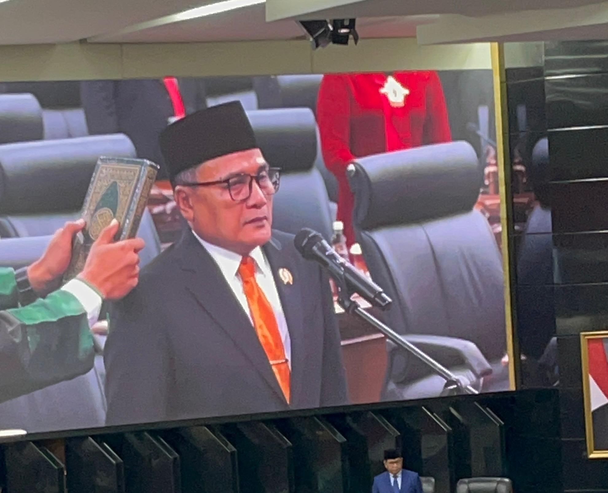 Suhud Alynudin resmi dilantik sebagai ketua DPRD DKI Jakarta <b>(NTVNews.id/Adiansyah)</b>
