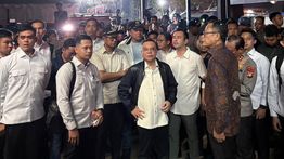 Dony Oskaria Temani Dasco ke Lokasi Tabrakan Kereta di Bekasi: Kami Sampaikan Duka dan Mohon Maaf
