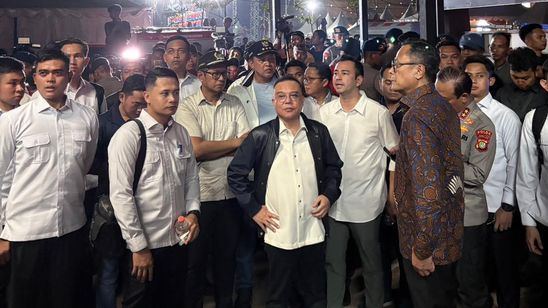Dony Oskaria Temani Dasco ke Lokasi Tabrakan Kereta di Bekasi: Kami Sampaikan Duka dan Mohon Maaf