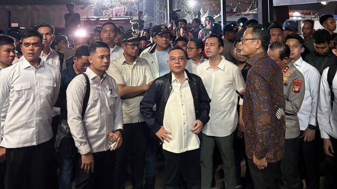 Kepala BP BUMN bersama Wakil Ketua DPR dan Utusan Presiden di lokasi kejadian