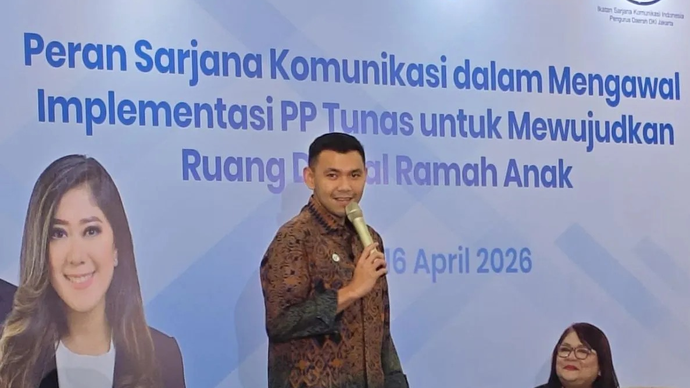 Staf Khusus Menteri Komunikasi dan Digital Bidang Kepemudaan dan Start Up Alfreno Kautsar Ramadhan menyampaikan paparannya dalam acara diskusi yang digelar di Jakarta Selatan, Kamis 16 April 2026. (ANTARA/Farhan Arda Nugraha)