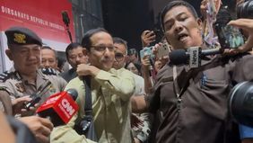 Mantan Menteri Pendidikan, Kebudayaan, Riset, dan Teknologi (Mendikbudristek), Nadiem Anwar Makarim, menjalani pemeriksaan oleh Komisi Pemberantasan Korupsi (KPK) selama kurang lebih sembilan jam.