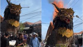 Beredar video memperlihatkan ogoh-ogoh yang berbentuk singa terbakar saat karnaval di Cirebon. Hal tersebut menjadi viral di media sosial.