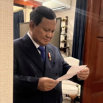 Momen Prabowo Terharu Baca Surat Ulang Tahun dari Siswa Sekolah Rakyat Bandung Barat