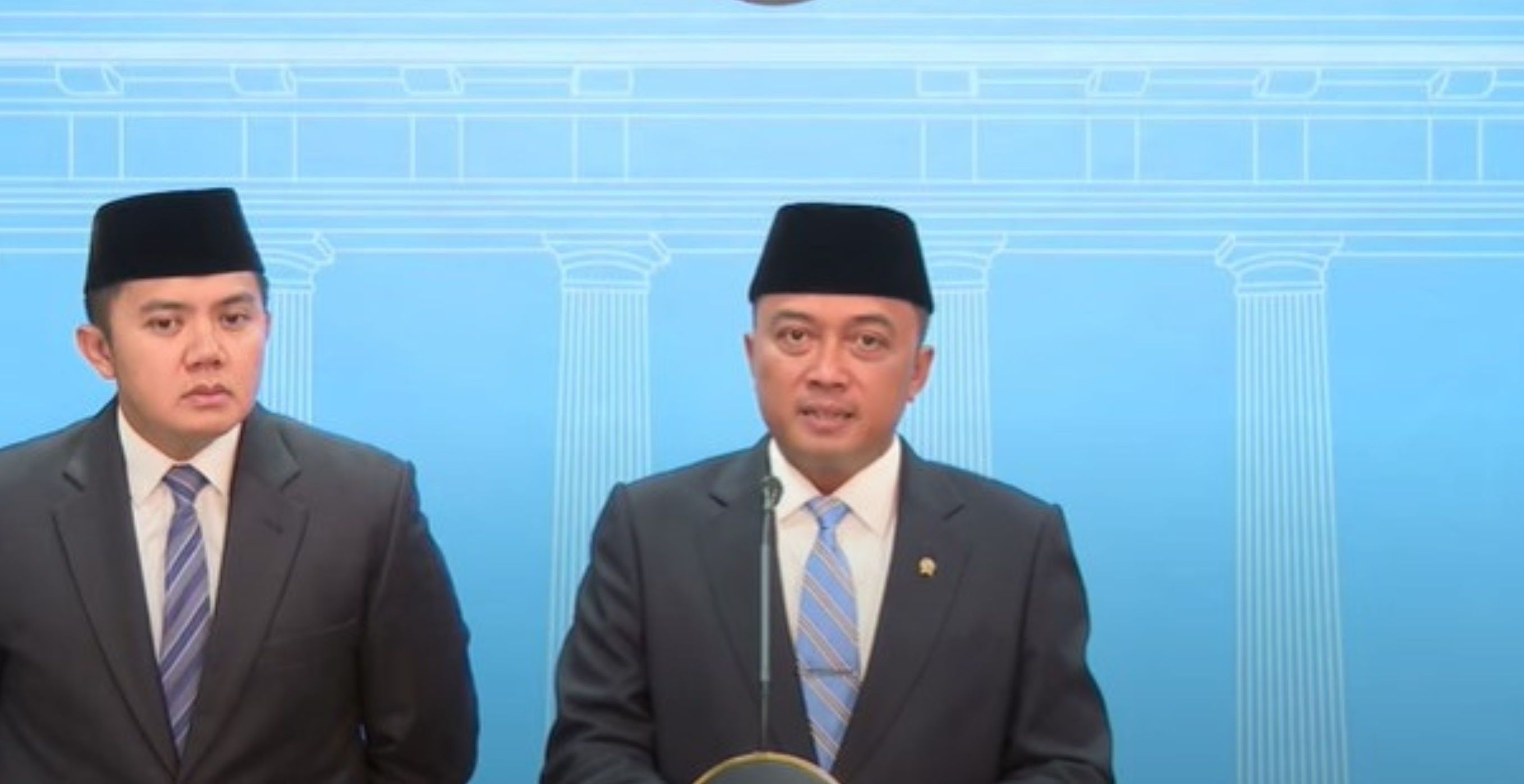 Menseneg Prasetyo Hadi dan Seskab Teddy Indra Wijaya <b>(Youtube Sekretariat Presiden)</b>