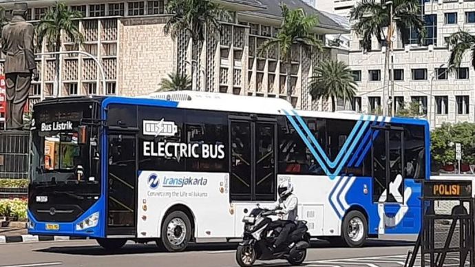 Bus Transjakarta.