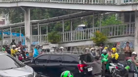 Direktorat Lalu Lintas Polda Metro Jaya mengungkap kronologi pengemudi berinisial HM (24) yang berkendara secara ugal-ugalan di kawasan Jakarta Pusat pada Rabu, 25 Februari 2026.