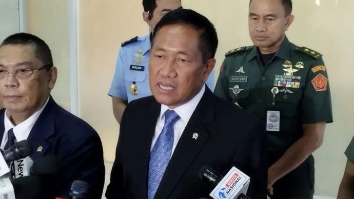 Wakil Menteri Pertahanan Donny Ermawan saat memberi keterangan di kompleks parlemen, Jakarta, Rabu, 1 Juli 2026