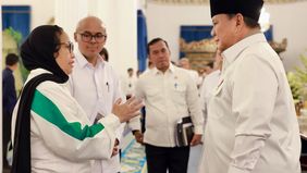 Nanik S Deyang mengundurkan diri dari jabatannya sebagai Kepala Badan Gizi Nasional (BGN). Keputusan tersebut diambil setelah ia berpamitan kepada Presiden Prabowo Subianto untuk fokus menjalani pengobatan penyakit jantung yang tengah dideritanya.