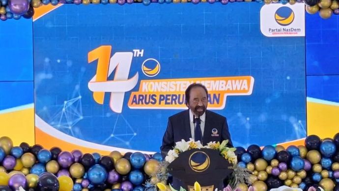 Ketua Umum Partai NasDem Surya Paloh memimpin upacara peringatan 14 tahun Partai NasDem yang juga berlangsung di NasDem Tower, Jakarta, Selasa, 11 November 2025. ANTARA/Fianda Sjofjan Rassat.