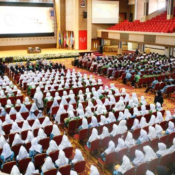Mahasiswa UNP Diduga Gay Di-DO Usai Video Viral Penggerebekan di Kosan Bareng Pria