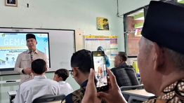 Gerakan Ayah Ambil Rapor, Mendukbangga Ingatkan Anak Jangan Sampai Diasuh HP