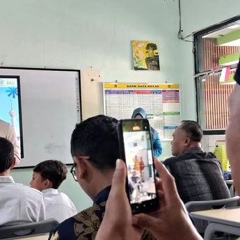 Gerakan Ayah Ambil Rapor, Mendukbangga Ingatkan Anak Jangan Sampai Diasuh HP