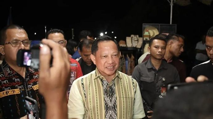 Menteri Dalam Negeri (Mendagri) Muhammad Tito Karnavian hadiri Parade Tenun di Atambua, Kabupaten Belu, Nusa Tenggara Timur, Jumat, 26 Juni 2026.