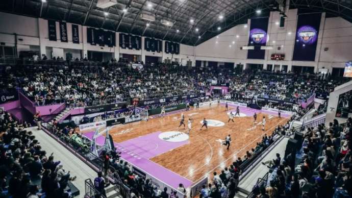 Dokumentasi GOR Ciracas saat Hangtuah Jakarta bertanding dalam IBL 2025.