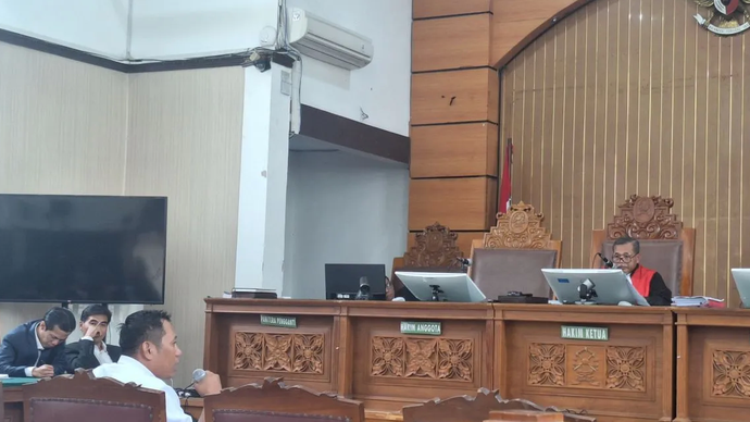 Staf Sekjen PDI Perjuangan Hasto Kristiyanto, Kusnadi dihadirkan sebagai saksi dalam sidang gugatan praperadilan di Pengadilan Negeri Jakarta Selatan, Jakarta, Jumat (7/2/2025). 