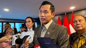 Pemerintah menargetkan penggunaan Sustainable Aviation Fuel (SAF) pada sektor penerbangan nasional mulai 2027 sebagai bagian dari langkah menuju transportasi udara yang lebih ramah lingkungan dan rendah emisi karbon.