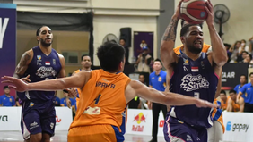 Satria Muda Pertamina Jakarta mengalami kekalahan pertama mereka di IBL 2025 setelah takluk 82-84 dari Rans Simba Bogor pada Rabu, 12 Februari 2025, di Gymnasium SV IPB.