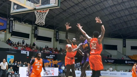 Pelita Jaya Jakarta berhasil kembali ke jalur kemenangan setelah mengalahkan Tangerang Hawks Basketball dengan skor 97-75 dalam pertandingan pekan keenam Indonesian Basketball League (IBL) 2025 di Indoor Sports Center, Kabupaten Tangerang, pada Kamis